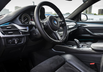 Подержанный автомобиль BMW X6 2018 года (9 фото)