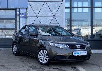 Подержанный автомобиль Kia Cerato Sedan 2011 года (3 фото)