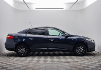 Подержанный автомобиль Renault Fluence 2011 года (4 фото)