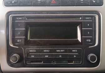 Подержанный автомобиль Volkswagen Polo Sedan 2013 года (17 фото)