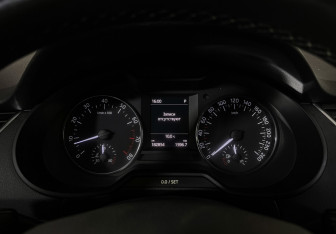 Подержанный автомобиль Skoda Octavia Liftback 2015 года (11 фото)