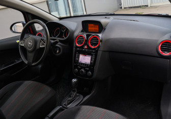 Подержанный автомобиль Opel Corsa 2012 года (7 фото)