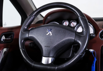 Подержанный автомобиль Peugeot 308 Convertible 2009 года (14 фото)