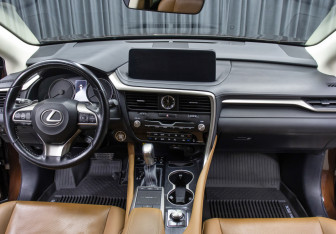 Подержанный автомобиль Lexus RX 2021 года (14 фото)