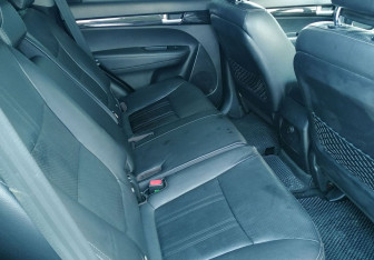 Подержанный автомобиль Kia Sorento 2012 года (10 фото)