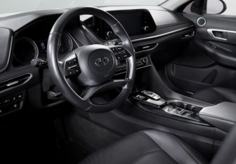 Подержанный автомобиль Hyundai Sonata 2019 года (14 фото)