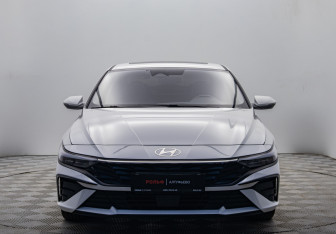 Подержанный автомобиль Hyundai Elantra Sedan 2023 года (8 фото)