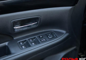 Подержанный автомобиль Mitsubishi Outlander 2020 года (14 фото)