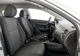 Подержанный автомобиль Kia Rio Hatchback 2021 года (23 фото)