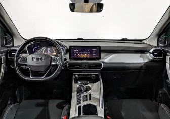 Подержанный автомобиль Geely Coolray 2022 года (13 фото)