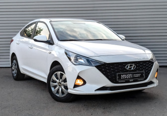 Подержанный автомобиль Hyundai Solaris Sedan 2021 года (3 фото)