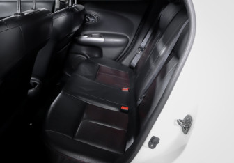 Подержанный автомобиль Nissan Juke 2011 года (10 фото)