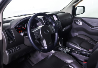 Подержанный автомобиль Nissan Pathfinder 2010 года (15 фото)