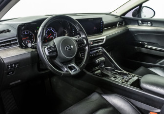 Подержанный автомобиль Kia K5 2020 года (11 фото)