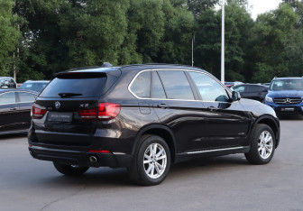Подержанный автомобиль BMW X5 2014 года (5 фото)