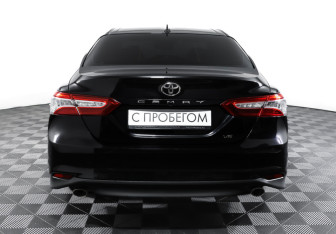 Подержанный автомобиль Toyota Camry Sedan 2018 года (6 фото)
