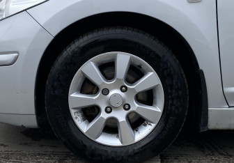 Подержанный автомобиль Nissan Tiida Hatchback 2010 года (9 фото)