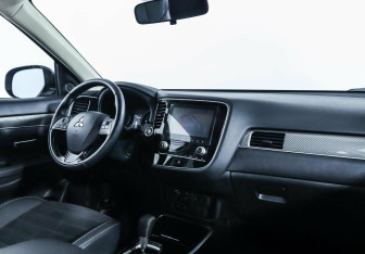 Подержанный автомобиль Mitsubishi Outlander 2022 года (7 фото)
