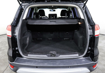 Подержанный автомобиль Ford Kuga 2015 года (16 фото)