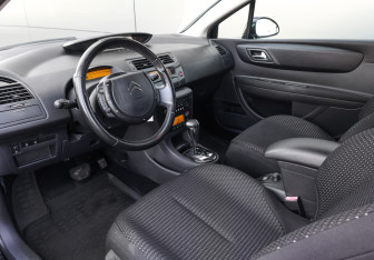 Подержанный автомобиль Citroen C4 Hatchback 2008 года (6 фото)
