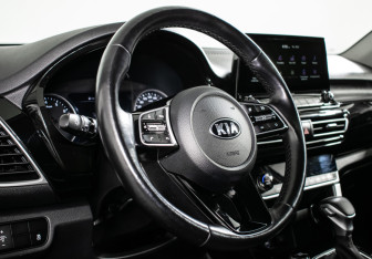 Подержанный автомобиль Kia Seltos 2021 года (13 фото)