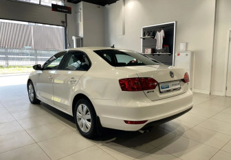 Подержанный автомобиль Volkswagen Jetta Sedan 2012 года (6 фото)
