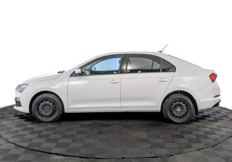 Подержанный автомобиль Skoda Rapid Liftback 2021 года (8 фото)