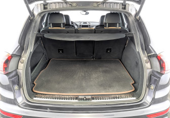 Подержанный автомобиль Porsche Cayenne 2017 года (10 фото)