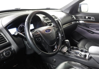 Подержанный автомобиль Ford Explorer 2019 года (7 фото)