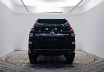 Подержанный автомобиль Toyota Land Cruiser Prado 2016 года (6 фото)