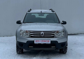 Подержанный автомобиль Renault Duster 2014 года (2 фото)