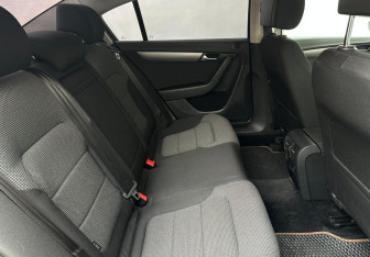 Подержанный автомобиль Volkswagen Passat Sedan 2012 года (14 фото)