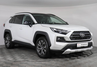 Подержанный автомобиль Toyota RAV4 2023 года (3 фото)