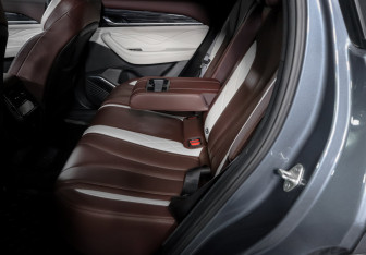 Подержанный автомобиль Geely Monjaro 2023 года (2 фото)