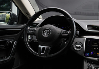 Подержанный автомобиль Volkswagen Passat CC 2013 года (11 фото)