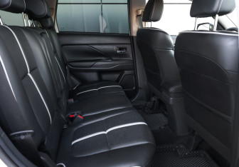 Подержанный автомобиль Mitsubishi Outlander 2022 года (11 фото)