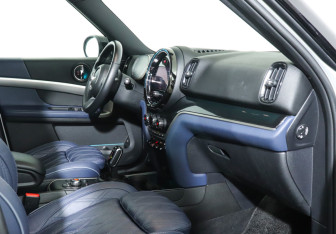 Подержанный автомобиль MINI Countryman 2022 года (22 фото)