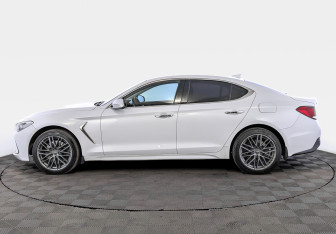Подержанный автомобиль Genesis G70 2019 года (8 фото)