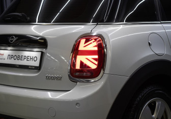 Подержанный автомобиль MINI Hatch 2019 года (21 фото)