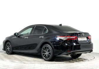 Подержанный автомобиль Toyota Camry Sedan 2021 года (7 фото)