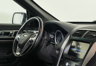 Подержанный автомобиль Ford Explorer 2013 года (9 фото)