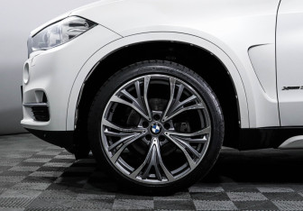 Подержанный автомобиль BMW X5 2014 года (15 фото)