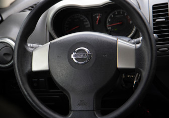 Подержанный автомобиль Nissan Note 2007 года (13 фото)