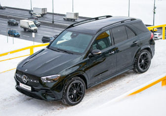 Подержанный автомобиль Mercedes-Benz GLE 2024 года (3 фото)