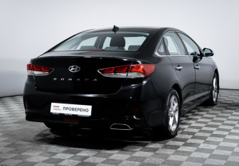 Подержанный автомобиль Hyundai Sonata 2017 года (5 фото)