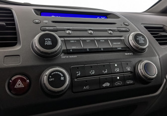 Подержанный автомобиль Honda Civic Sedan 2008 года (17 фото)