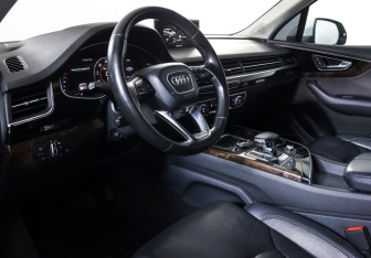 Подержанный автомобиль Audi Q7 2016 года (14 фото)