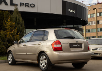 Подержанный автомобиль Kia Cerato Hatchback 2007 года (5 фото)