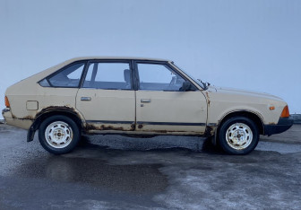 Подержанный автомобиль Москвич 2141 1990 года (4 фото)