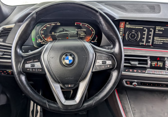 Подержанный автомобиль BMW X5 2019 года (22 фото)